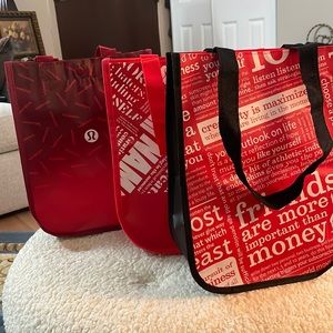 A bundle of 3 small tote bags